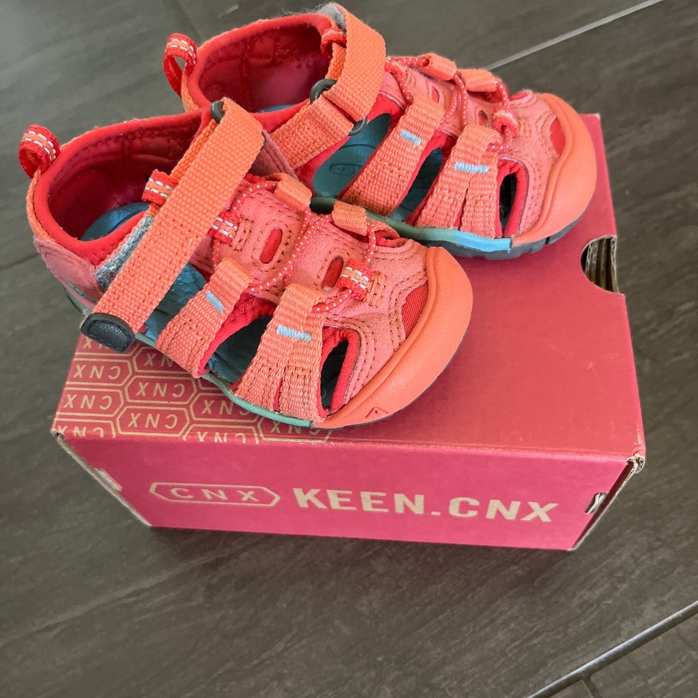 Keen girls sandals